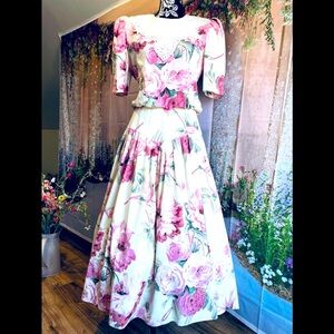 Beautiful Vintage Romantic floral dress